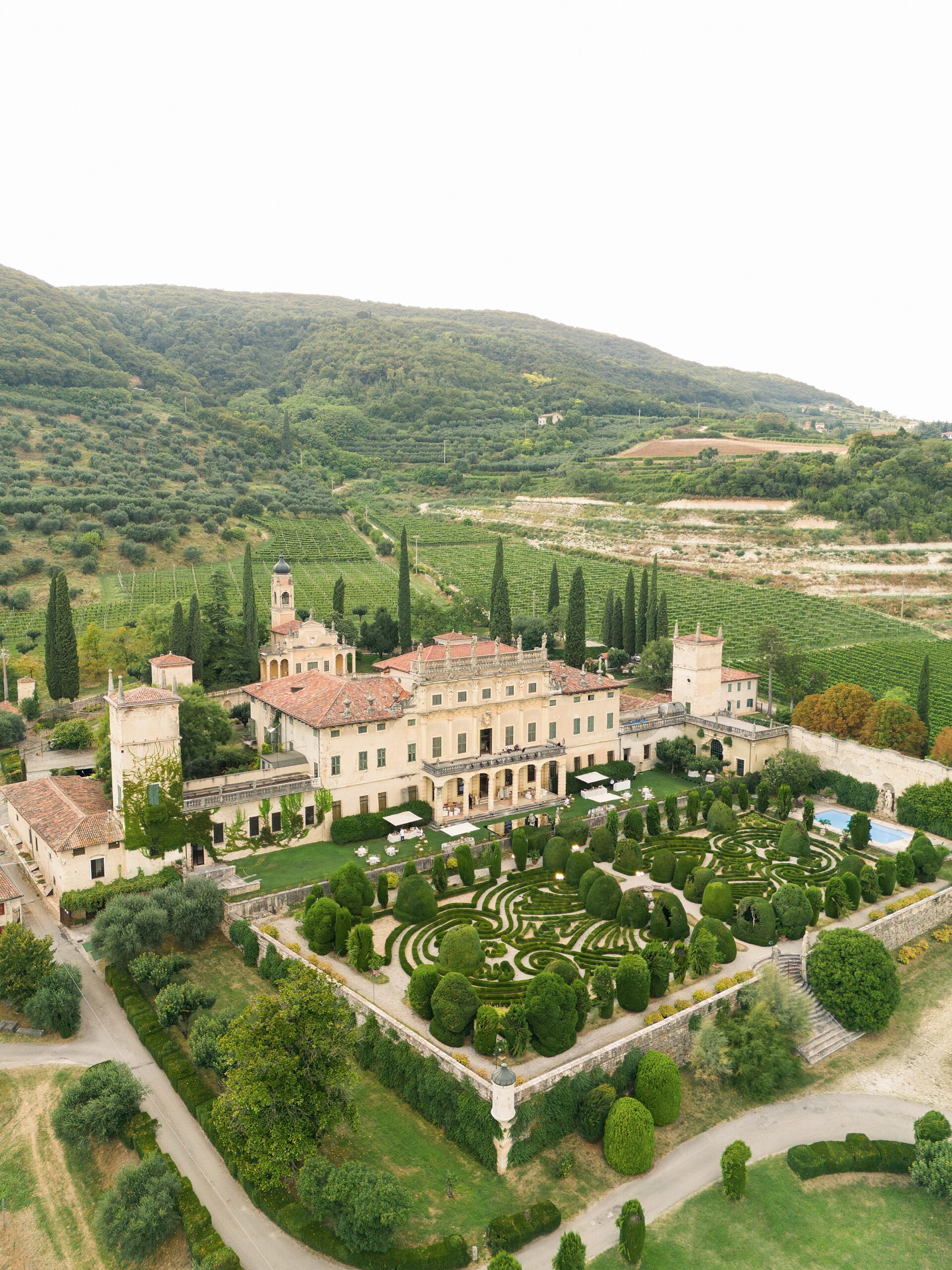 Romantic Italian villa wedding photography